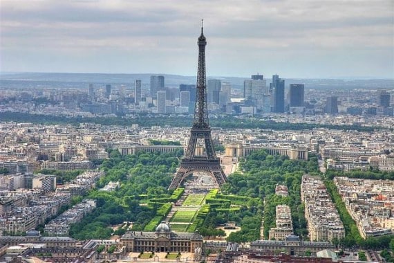 3 guides touristiques pour visiter Paris autrement