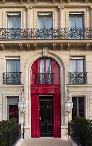 La-Reserve-Paris-Hotel-Welcome