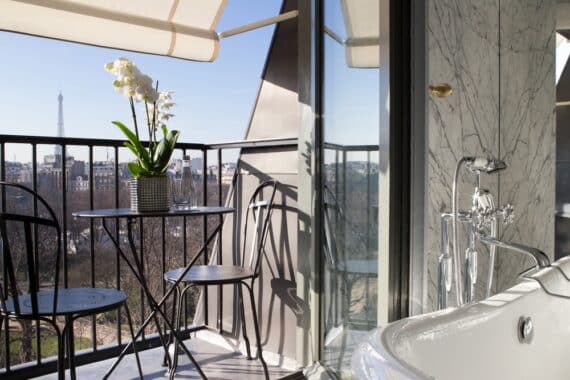 La-Reserve-Paris-Hotel-bathroom-with-view