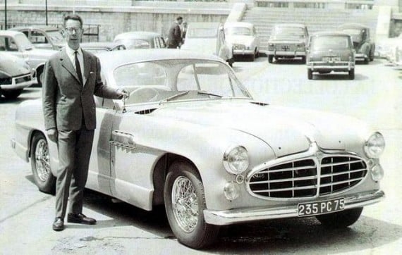 1965, Philippe Charbonneaux devant la Delahaye 235 