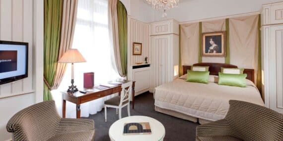 Junior-Suite-Avenue-Hotel-Napoleon-Paris-5-etoiles_1200.600.crop-S.photo.5c5ed