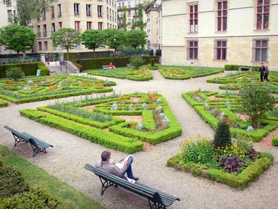 jardin de l'Hôtel de Sens 1